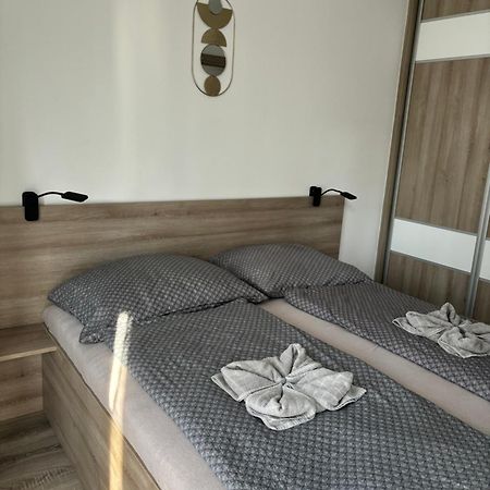 Oasis Apartman ไฮจ์ดุสโซบอสโล ภายนอก รูปภาพ