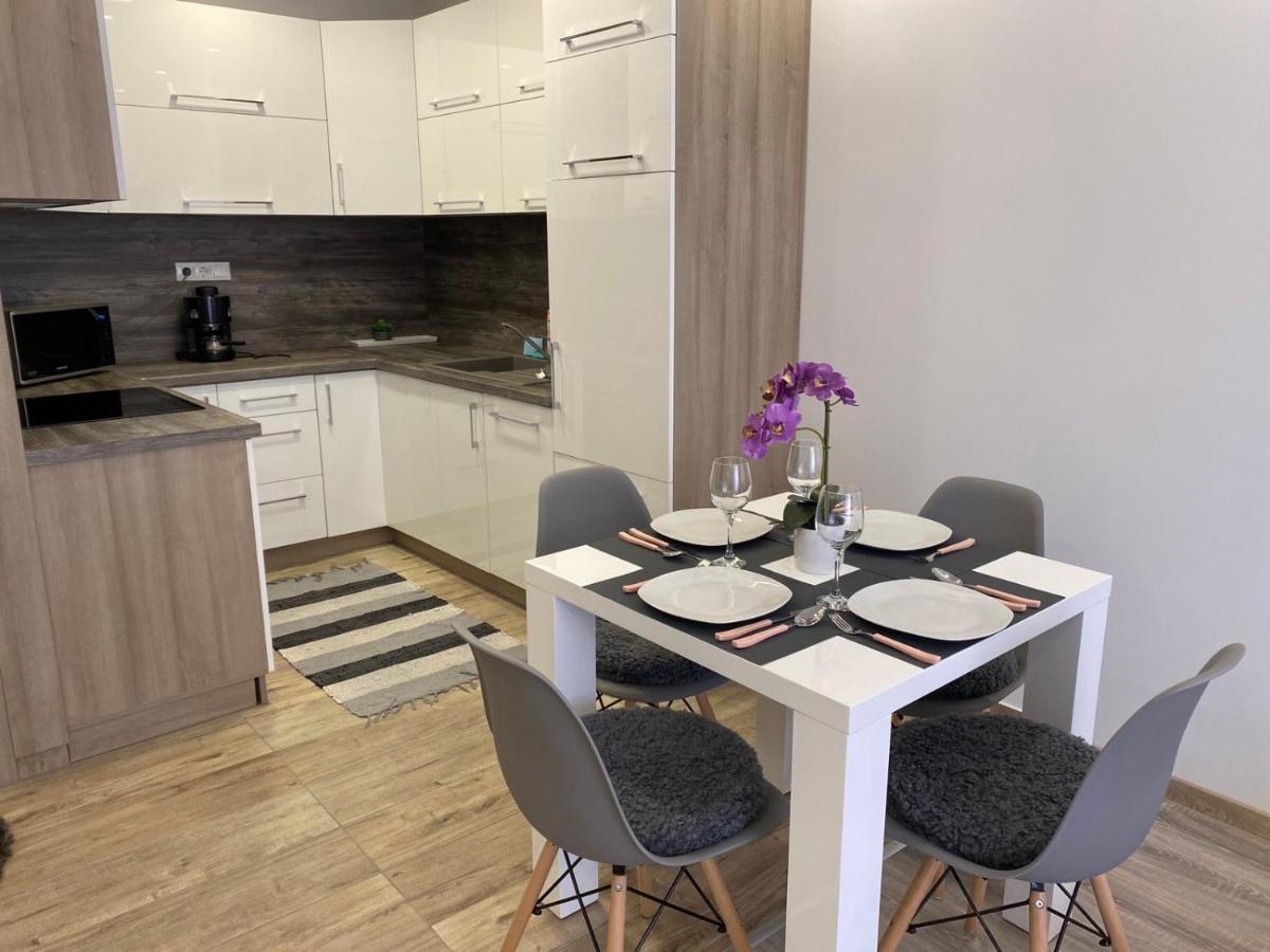 Oasis Apartman ไฮจ์ดุสโซบอสโล ภายนอก รูปภาพ