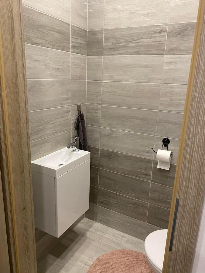 Oasis Apartman ไฮจ์ดุสโซบอสโล ภายนอก รูปภาพ