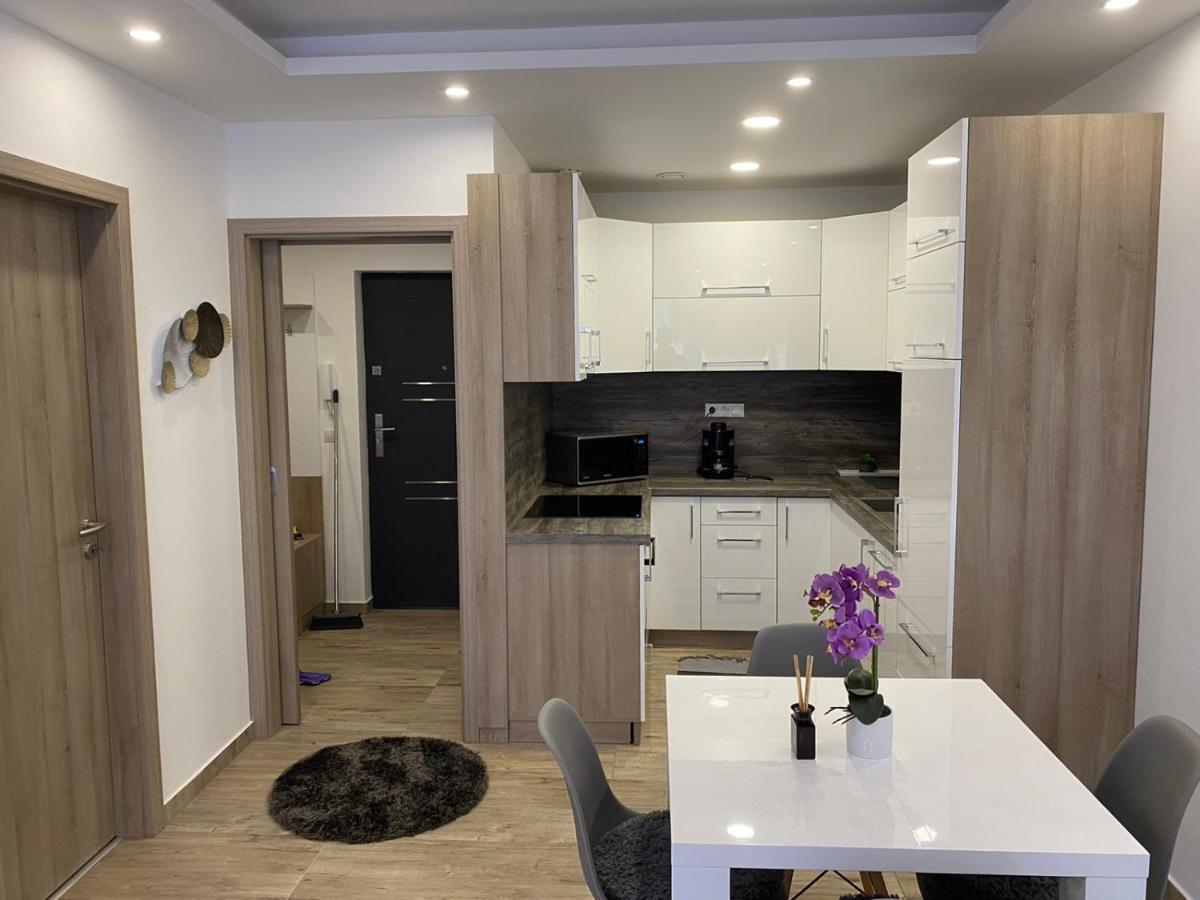 Oasis Apartman ไฮจ์ดุสโซบอสโล ภายนอก รูปภาพ