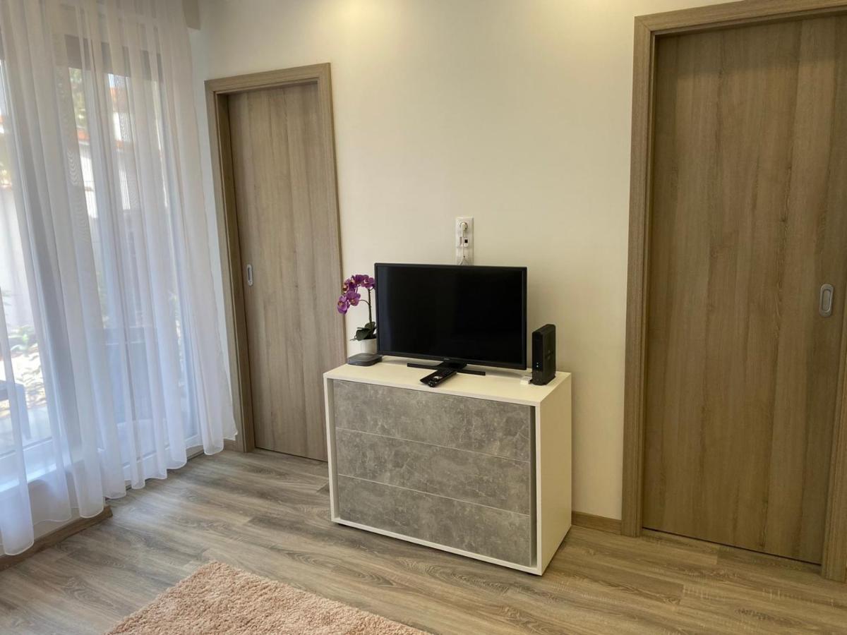 Oasis Apartman ไฮจ์ดุสโซบอสโล ภายนอก รูปภาพ
