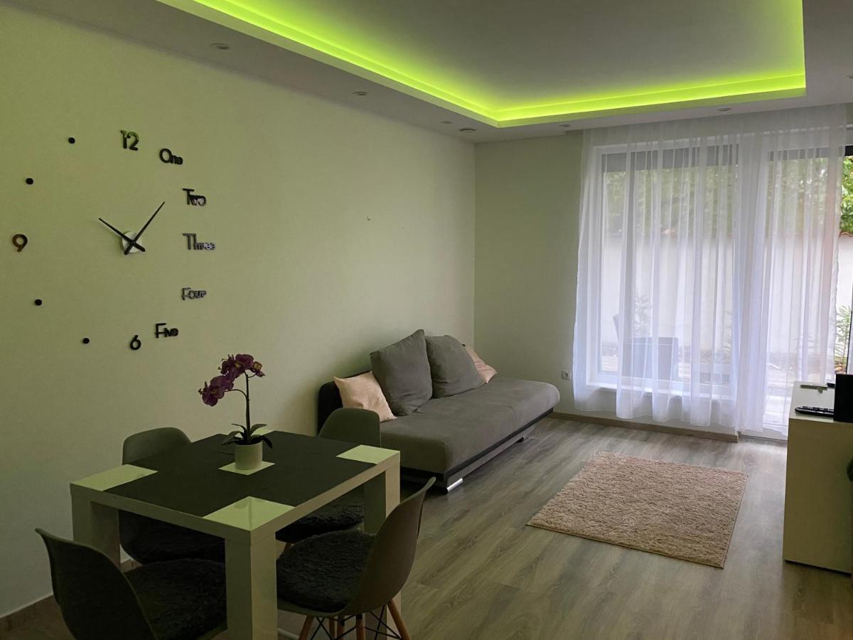 Oasis Apartman ไฮจ์ดุสโซบอสโล ภายนอก รูปภาพ