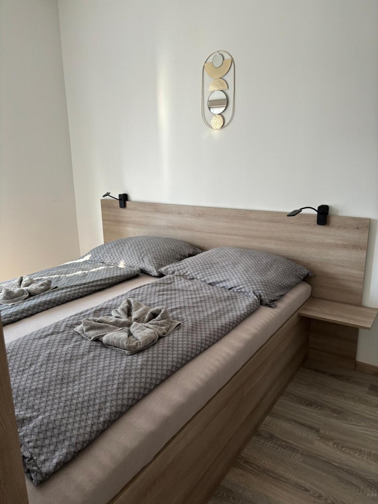 Oasis Apartman ไฮจ์ดุสโซบอสโล ภายนอก รูปภาพ